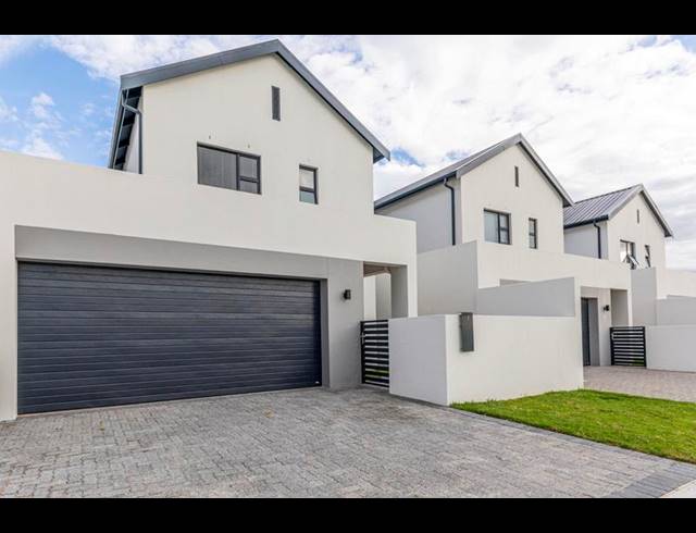 3 BEDROOM TOWNHOUSE FOR SALE IN KRAAIFONTEIN EAST